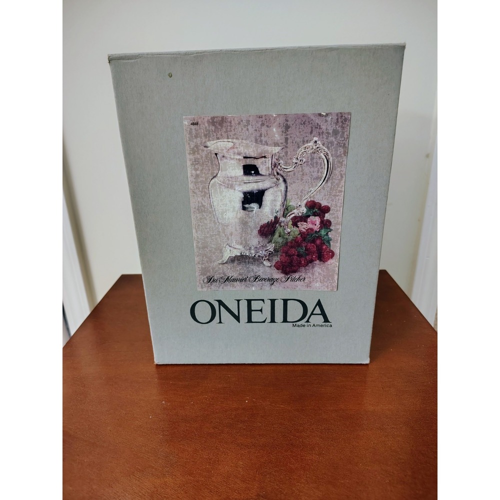 VINTAGE ONEIDA SILVERPLATE ROYAL PROVINCIAL Footed WATER PITCHER w Ice Guard NEW